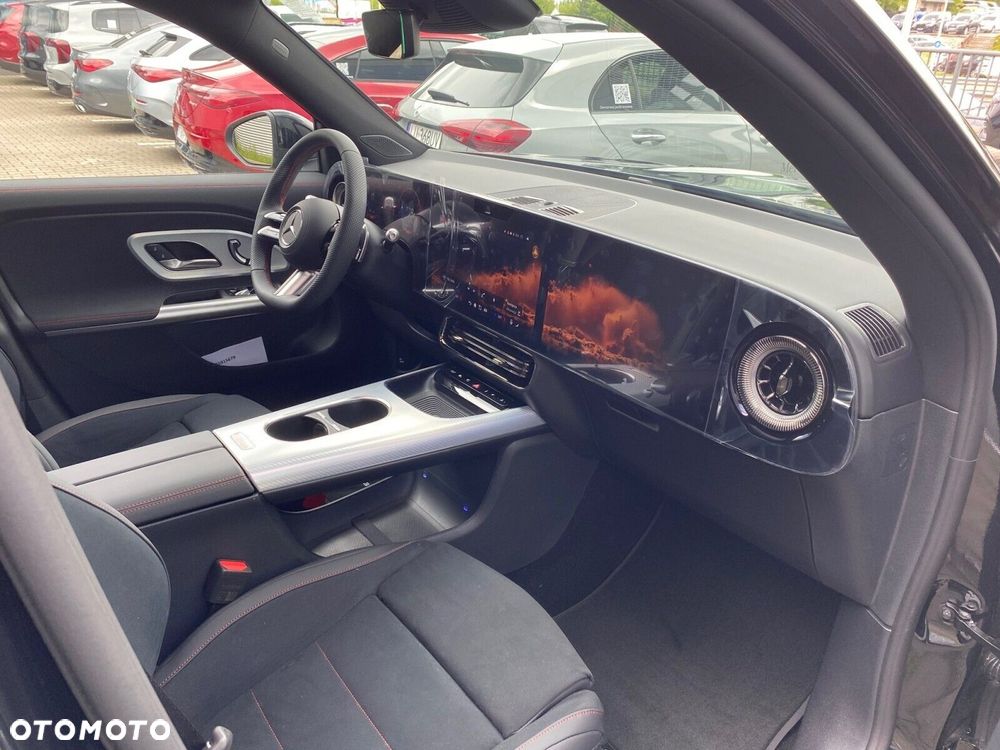 Mercedes-Benz GLB - 24