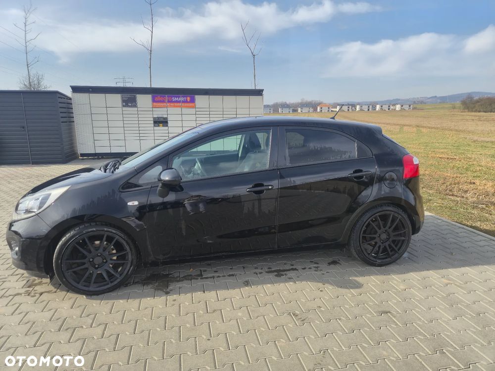 Kia Rio 1.2 Fifa World Cup Edition - 3