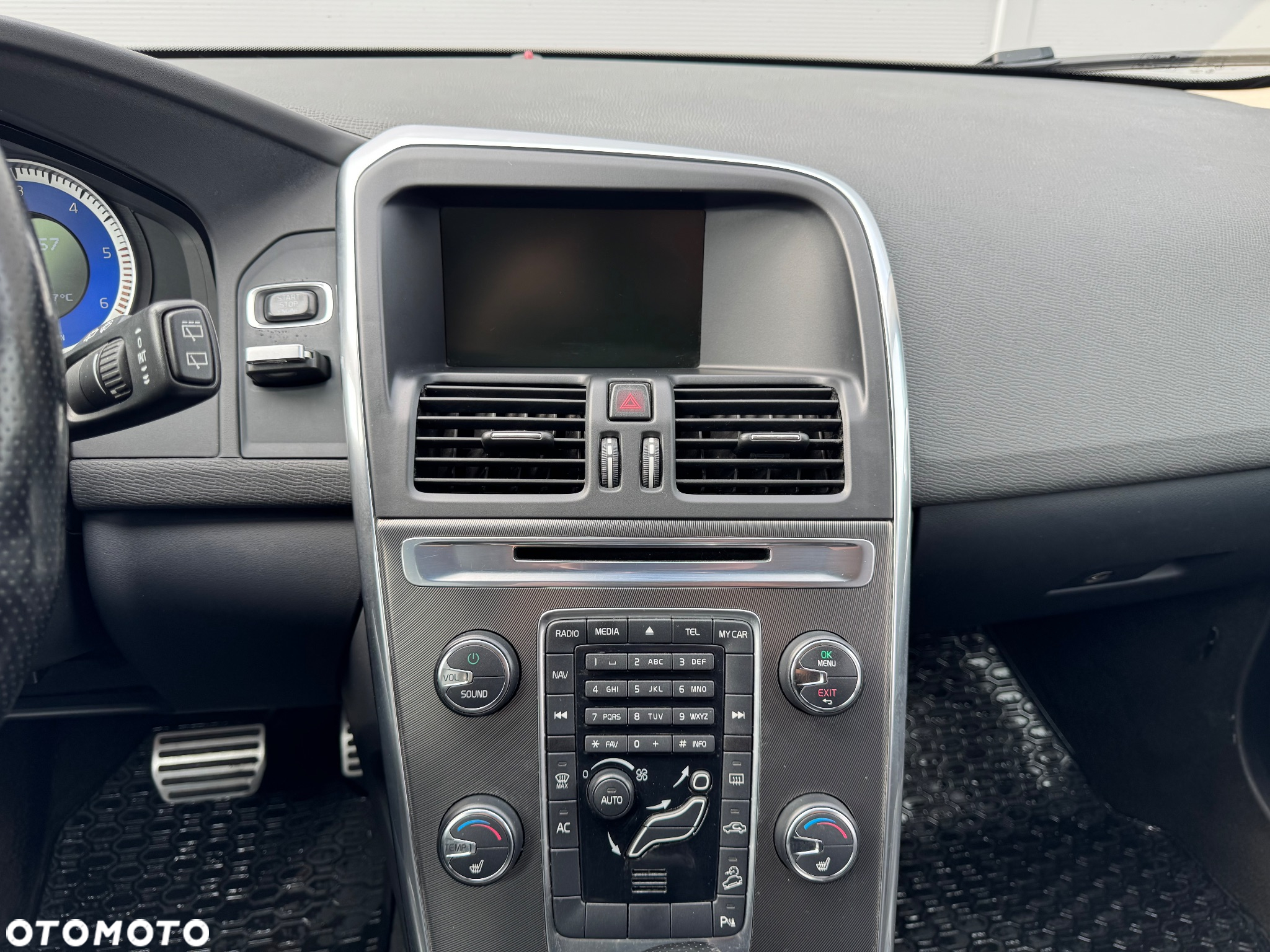 Volvo XC 60 D4 AWD Geartronic RDesign - 17