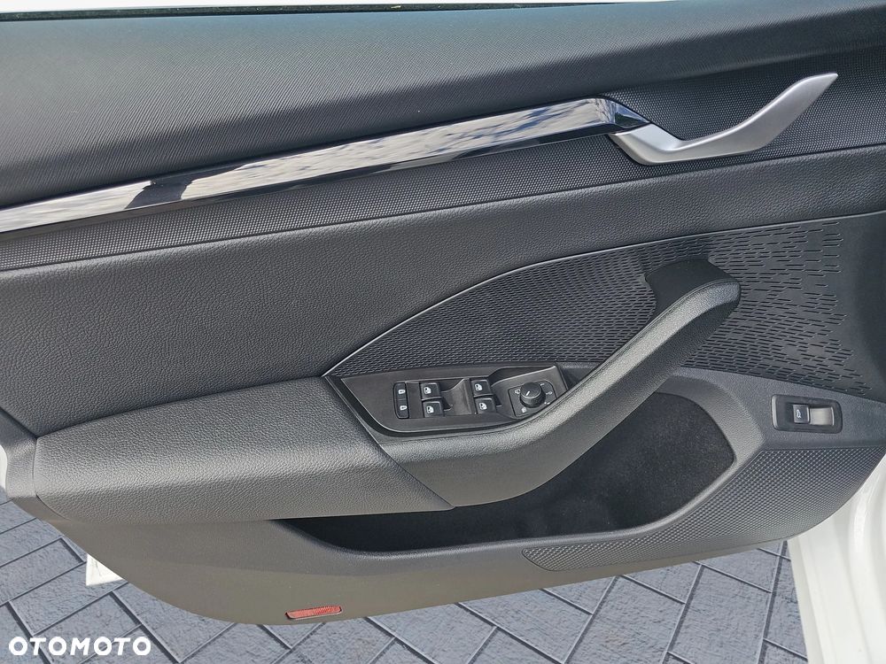 Skoda Octavia 1.5 TSI mHEV Sportline DSG - 23