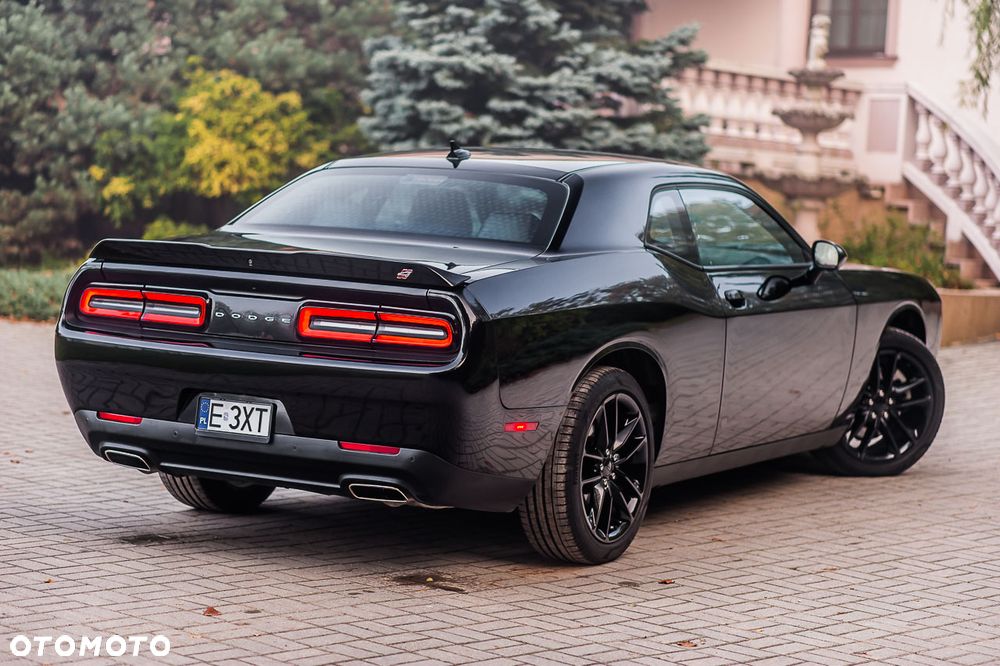 Dodge Challenger - 11