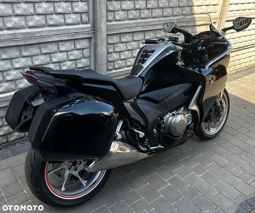 Honda VFR - 3