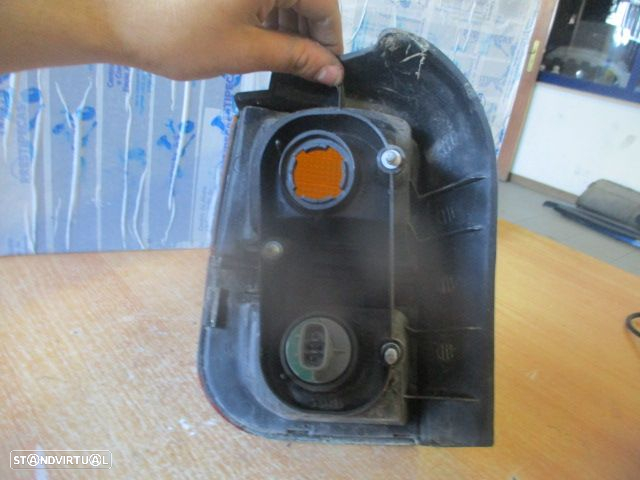 Farol Tras 0431536R MITSUBISHI SPACE WAGON 1993 2.0TD 82CV 5P VERMELHO DRT STANLEY - 2