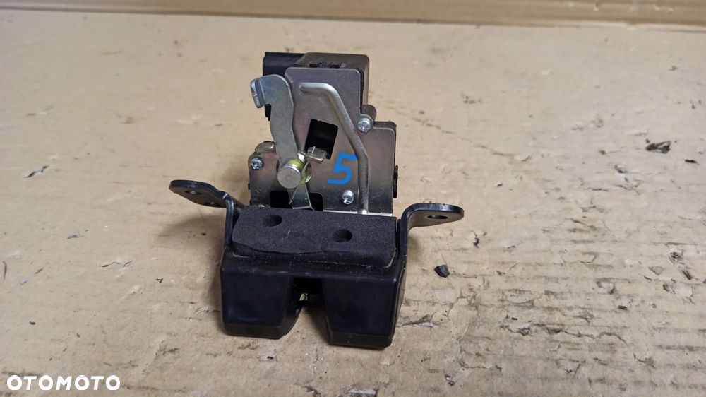 } ZAMEK KLAPY TYŁ HYUNDAI I30 - 1