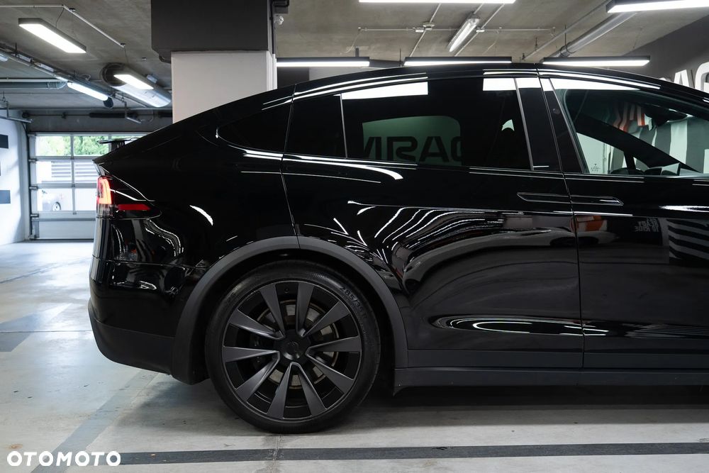 Tesla Model X - 17