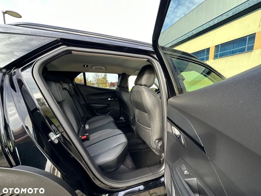 Peugeot 2008 BlueHDi 130 Allure S&S EAT8 - 23