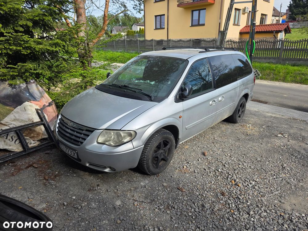 Chrysler Town & Country - 1