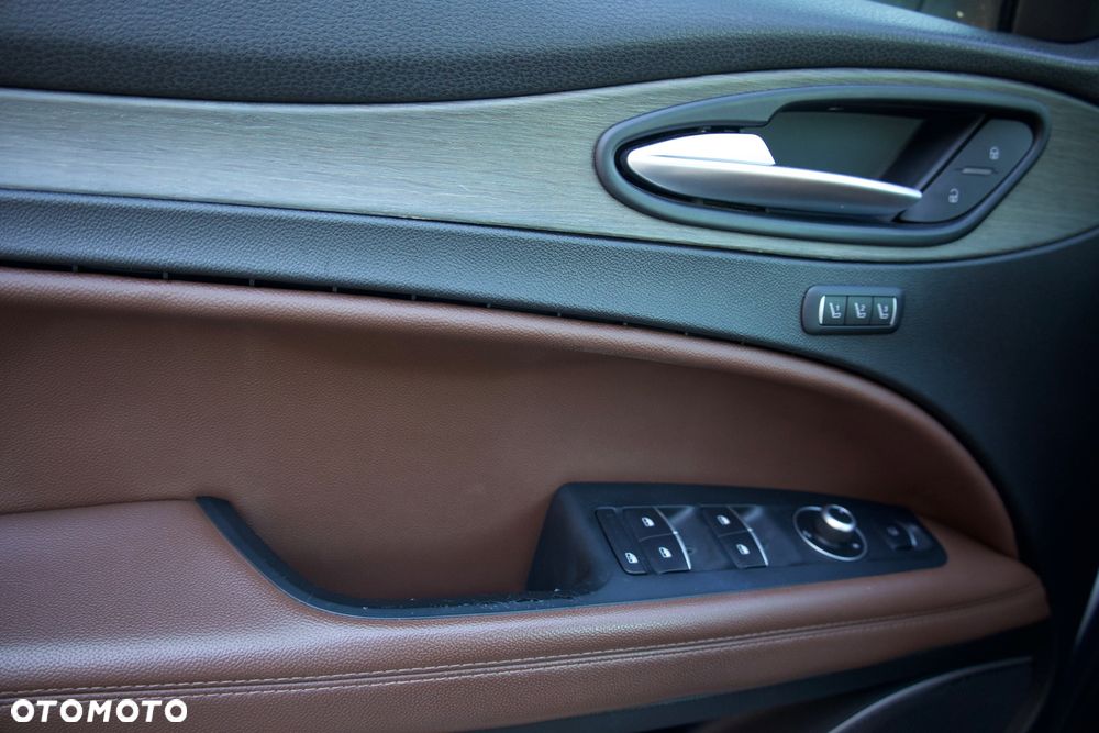 Alfa Romeo Stelvio 2.0 Turbo 16V AT8-Q4 Ti - 12