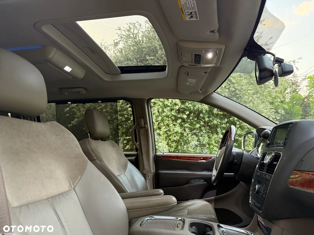 Chrysler Town & Country 3.6 Limited - 27