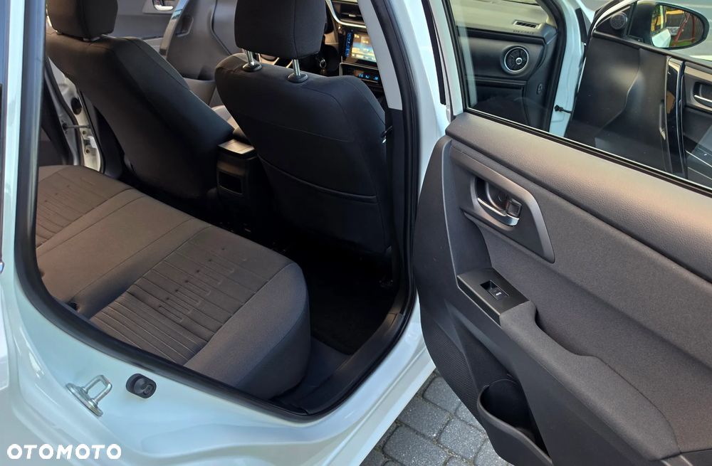 Toyota Auris 1.6 Premium - 24