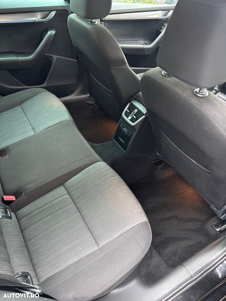 Skoda Octavia 2.0 TDI STYLE DSG - 10