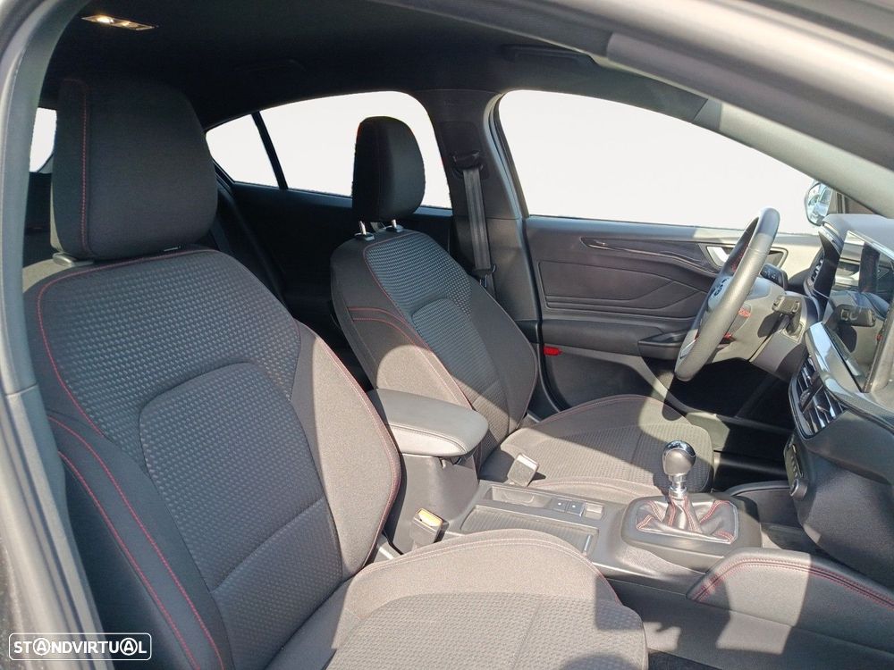 Ford Focus 1.0 EcoBoost MHEV ST-Line - 15
