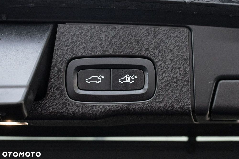 Volvo XC 60 B4 B Plus Dark - 28