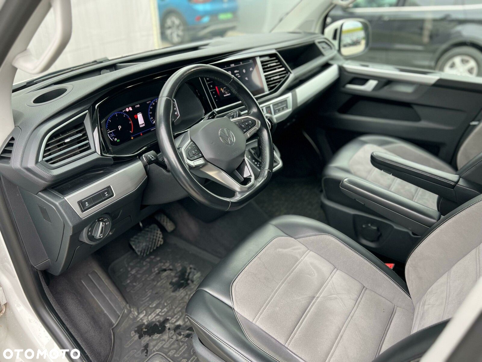 Volkswagen Caravelle - 9