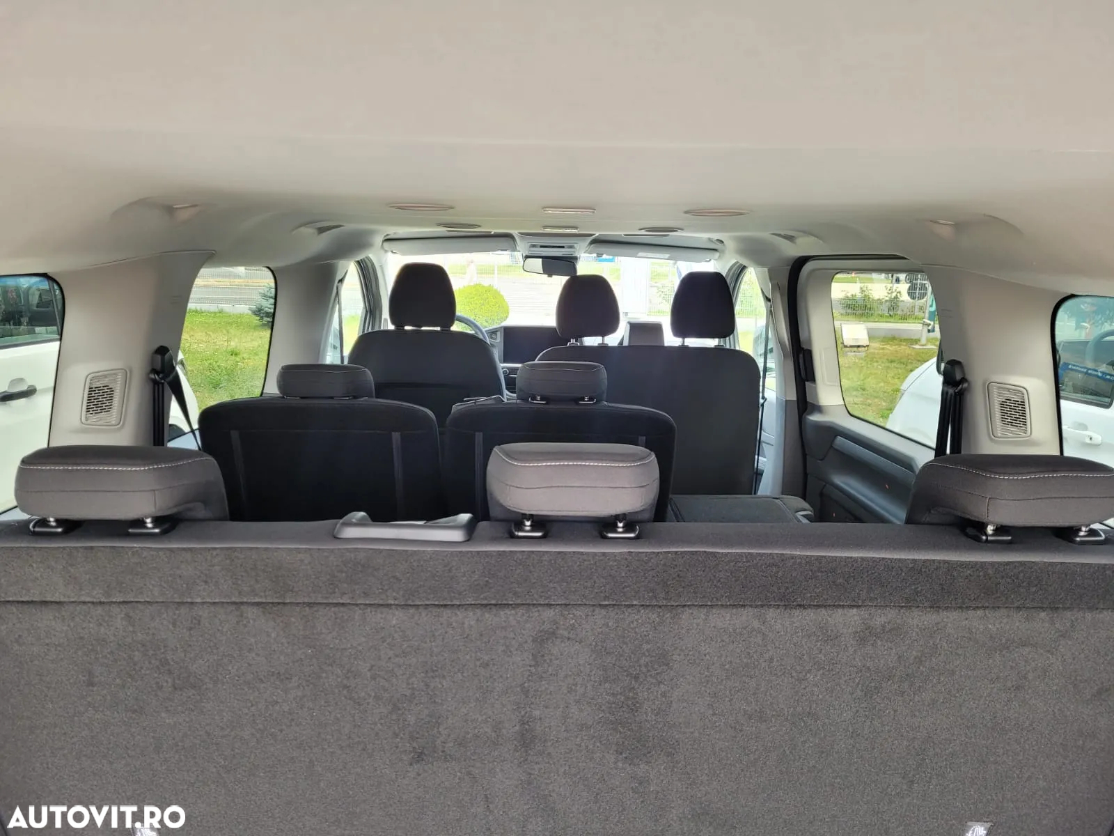 Volkswagen Caravelle - 3