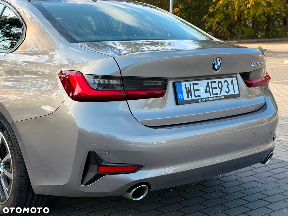 BMW Seria 3 320d Sport Line - 10