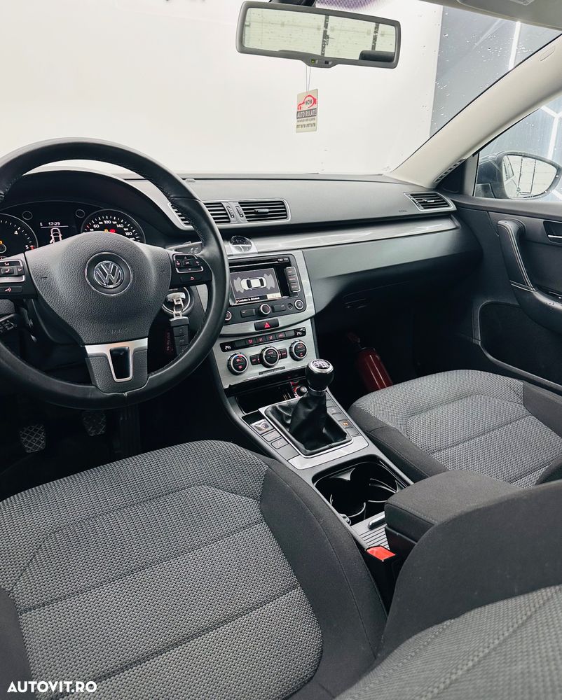 Volkswagen Passat - 12