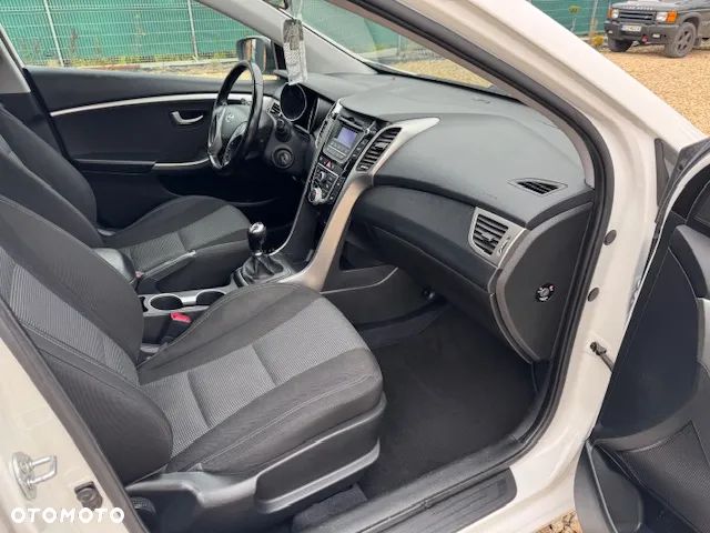 Hyundai i30 i30cw 1.6 CRDi Fifa World Cup Edition - 25