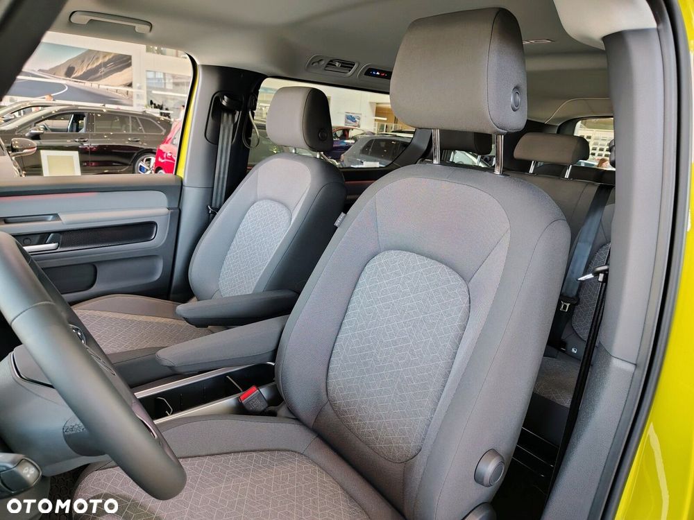 Volkswagen ID. Buzz Pro z długim rozstawem osi silnik: 210 kW (286 KM) 86 kWh / skrzynia biegów: Automatyczna 1 biegowa rozstaw osi: 3239 mm - 14