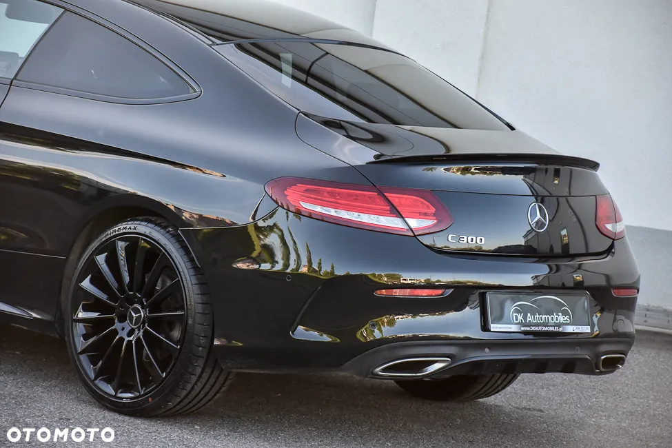 Mercedes-Benz Klasa C 300 Coupe 9G-TRONIC Night Edition - 11