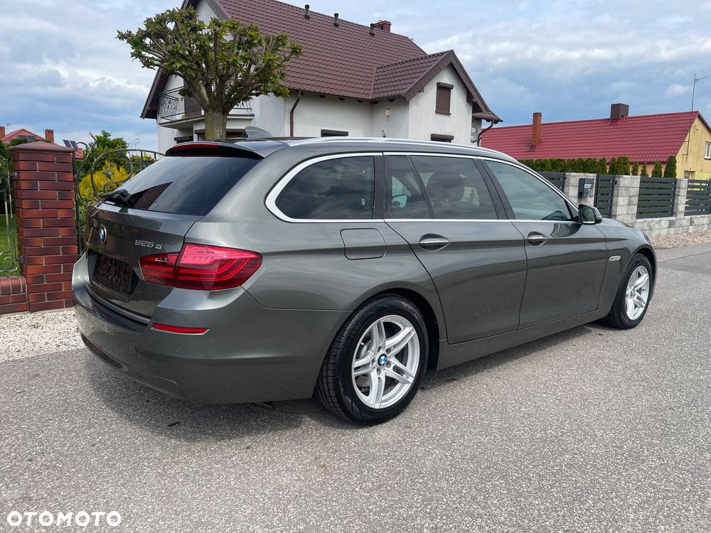 BMW Seria 5 525d Sport-Aut Modern Line - 9