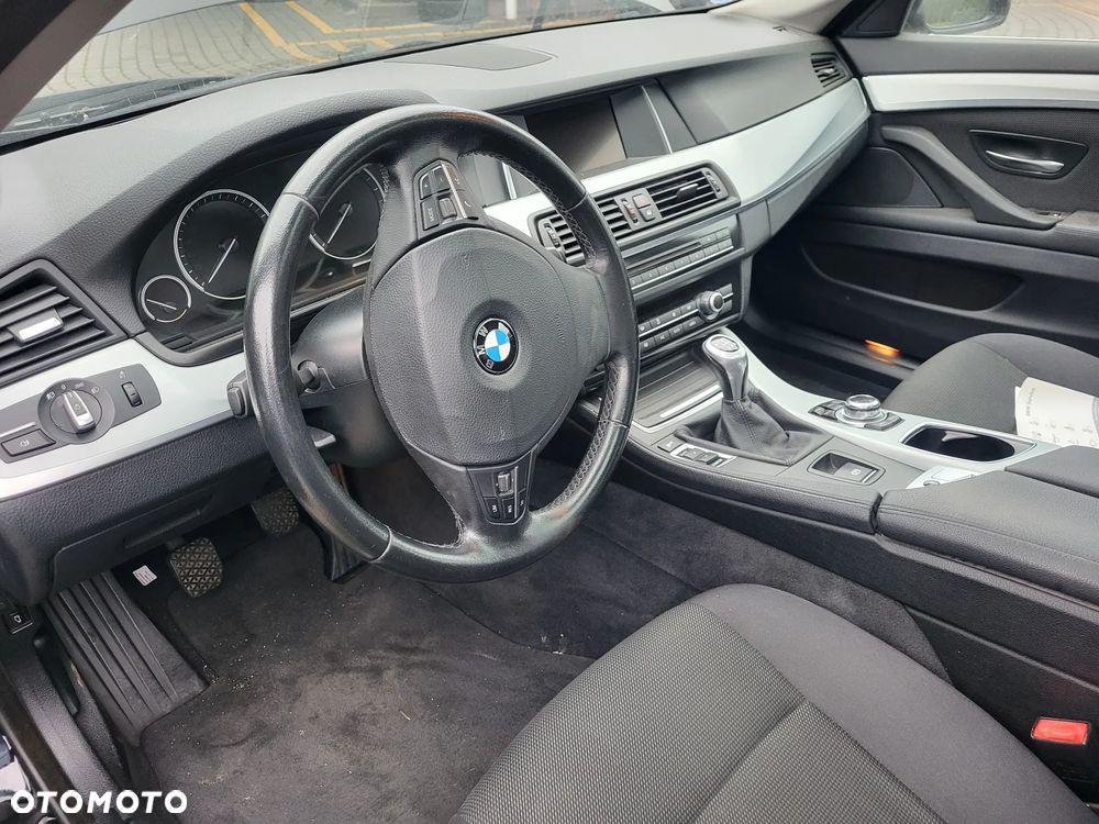 BMW Seria 5 528i - 6