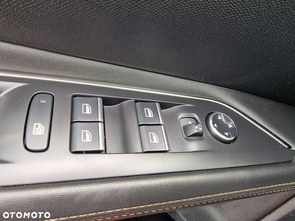 Peugeot 3008 1.6 PureTech Hybrid4 PHEV GT S&S EAT8 - 40