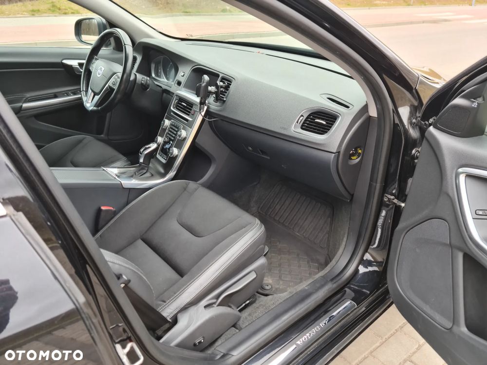 Volvo V60 D4 Drive-E Momentum - 22