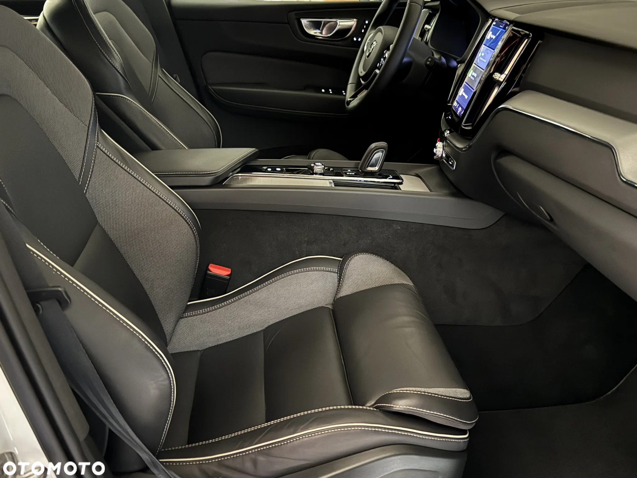 Volvo XC 60 B4 D Plus Dark - 13