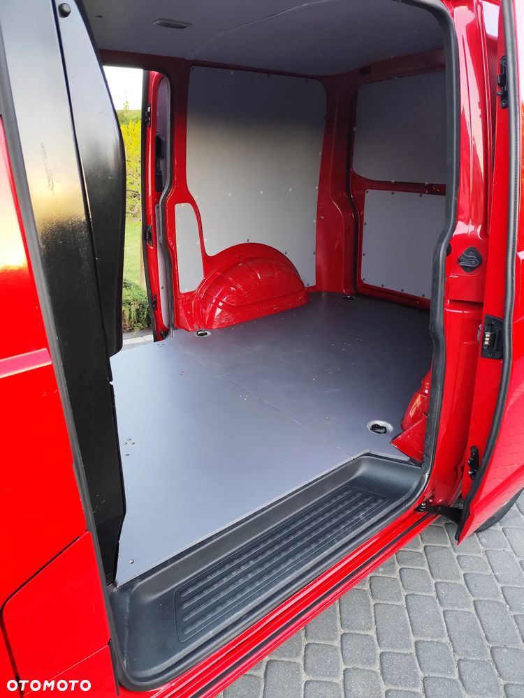 Volkswagen Transporter - 12