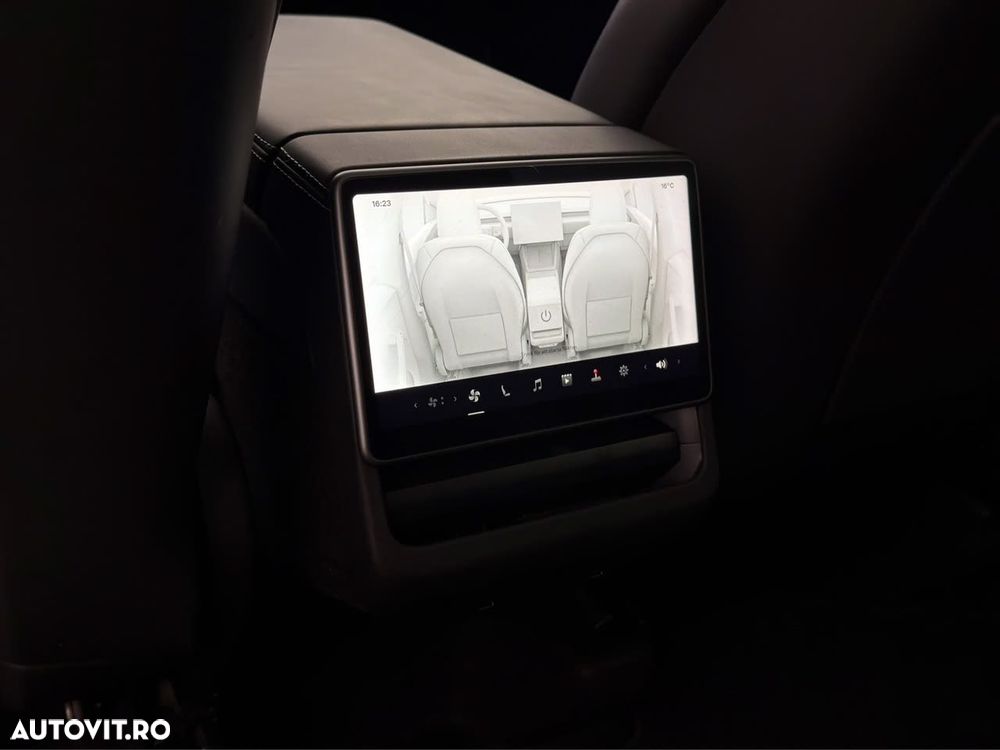 Tesla Model Y Long Range Dual Motor AWD - 23