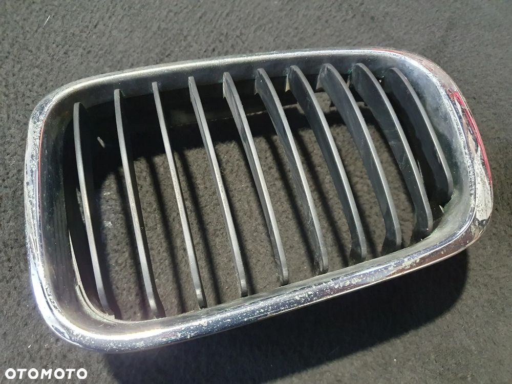 BMW 3 E46 98-01 ROK SEDAN KOMBI LEWA KRATKA NERKA ATRAPA 8195055 - 1