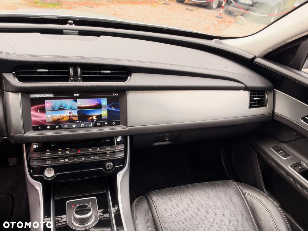 Jaguar XF 3.0 TDV6 300 Sport - 28