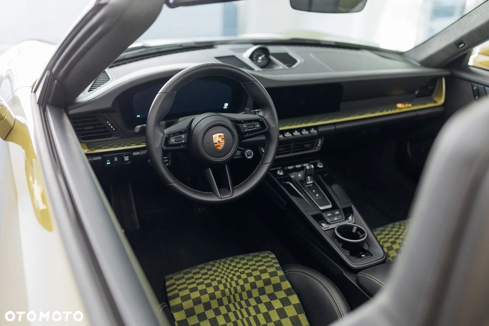 Porsche 911 Carrera T-Hybrid Spirit 70 - 28