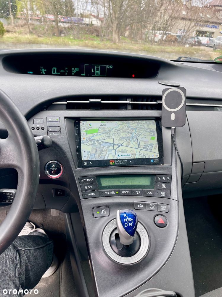 Toyota Prius 1.8 HSD Sol - 10