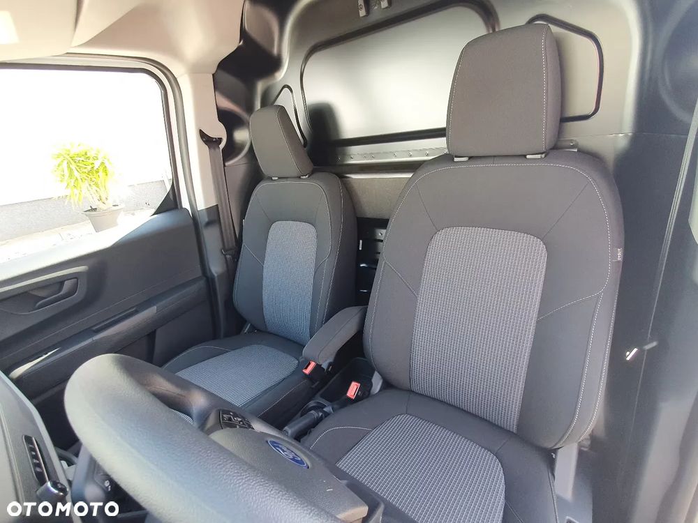 Ford Transit Courier - 15