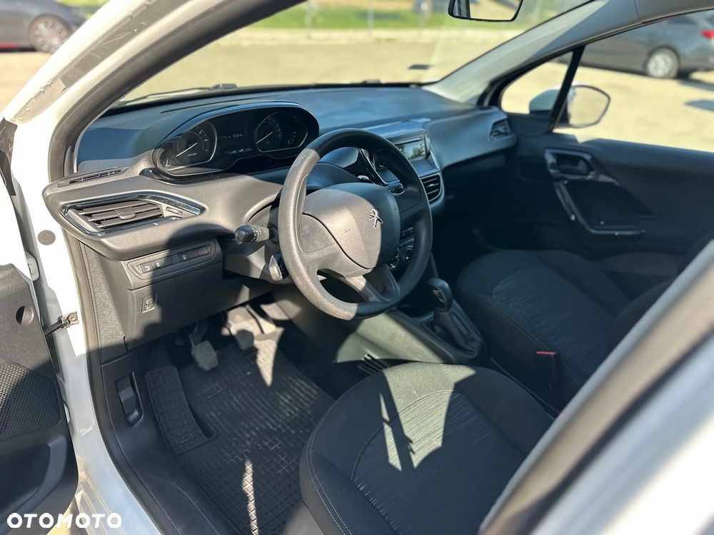 Peugeot 208 - 12