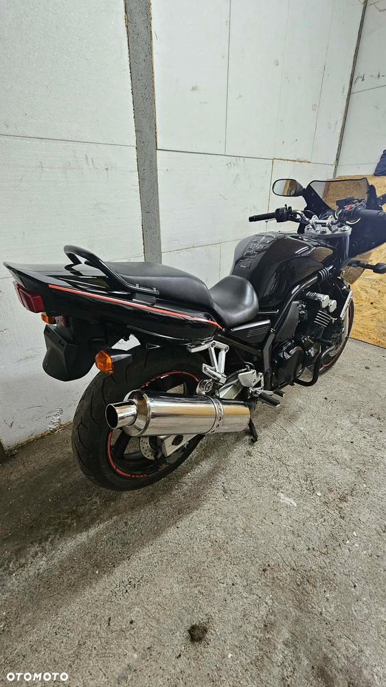 Yamaha FZS - 4