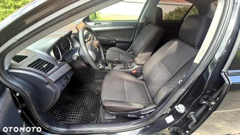 Mitsubishi Lancer 1.8 Invite - 38
