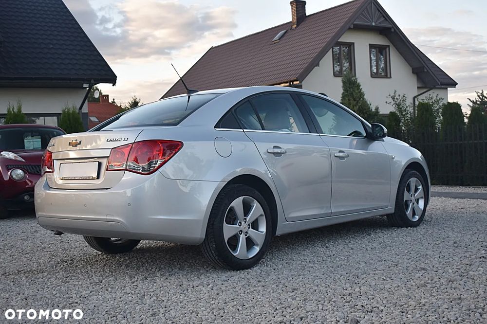 Chevrolet Cruze 1.8 LT - 8