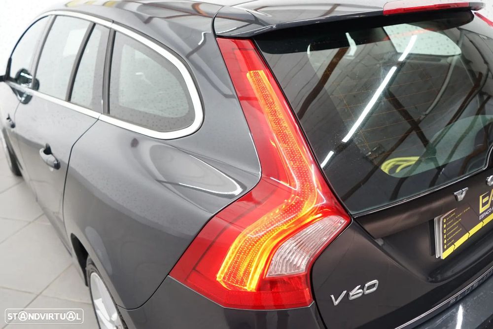 Volvo V60 2.4 D6 Momentum AWD Phev - 15