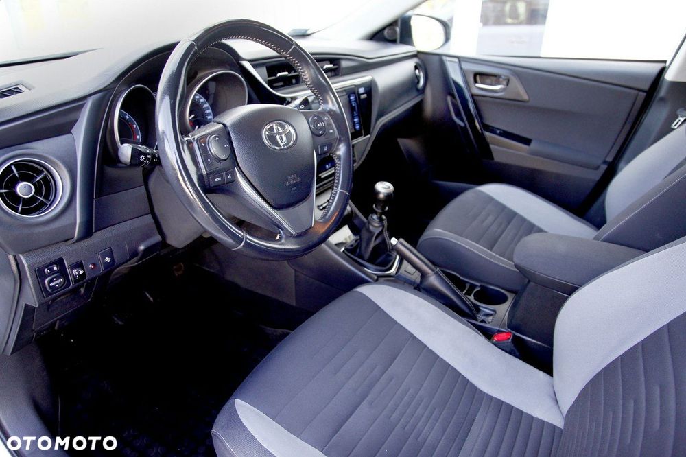 Toyota Auris - 16
