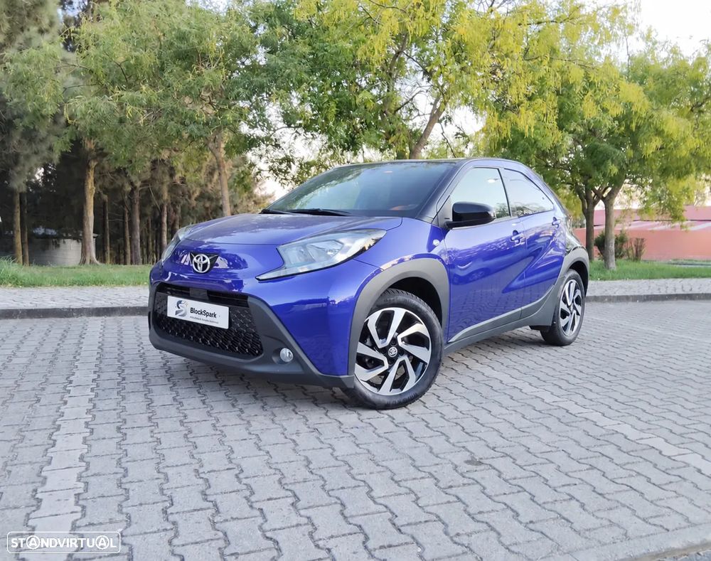 Toyota Aygo 1.0 X-Play Plus - 1