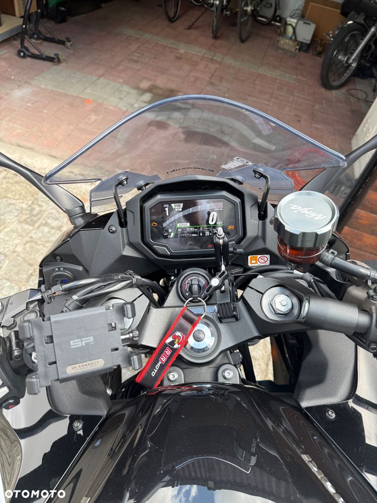 Kawasaki Ninja 1000 SX - 6