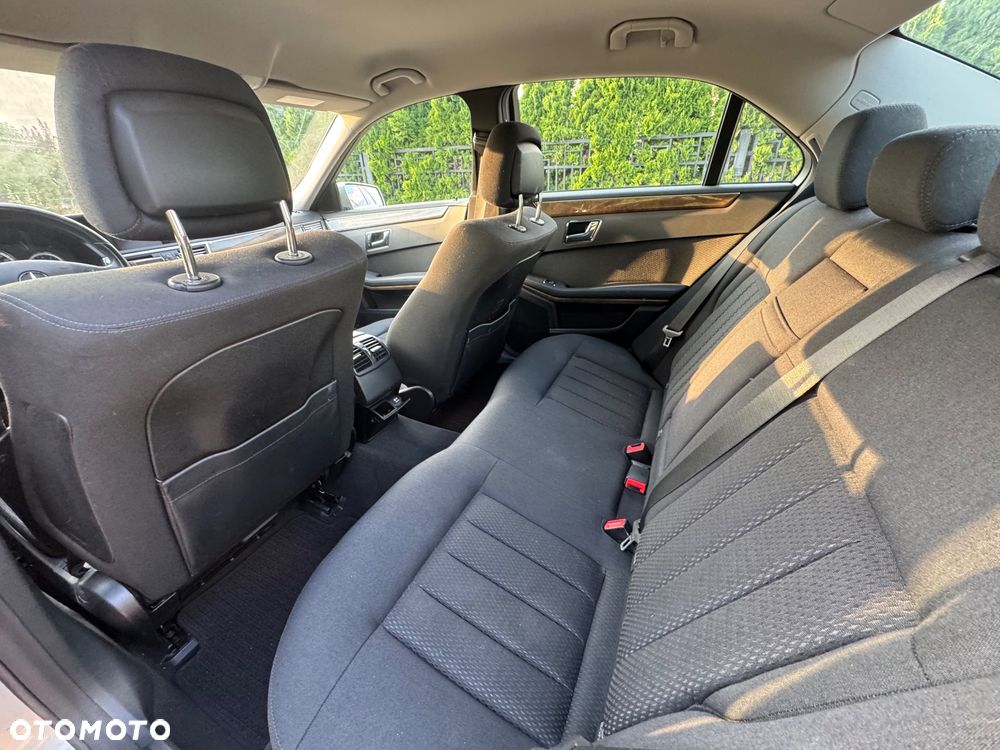 Mercedes-Benz Klasa E 250 CGI BlueEFFICIENCY Automatik Elegance - 14
