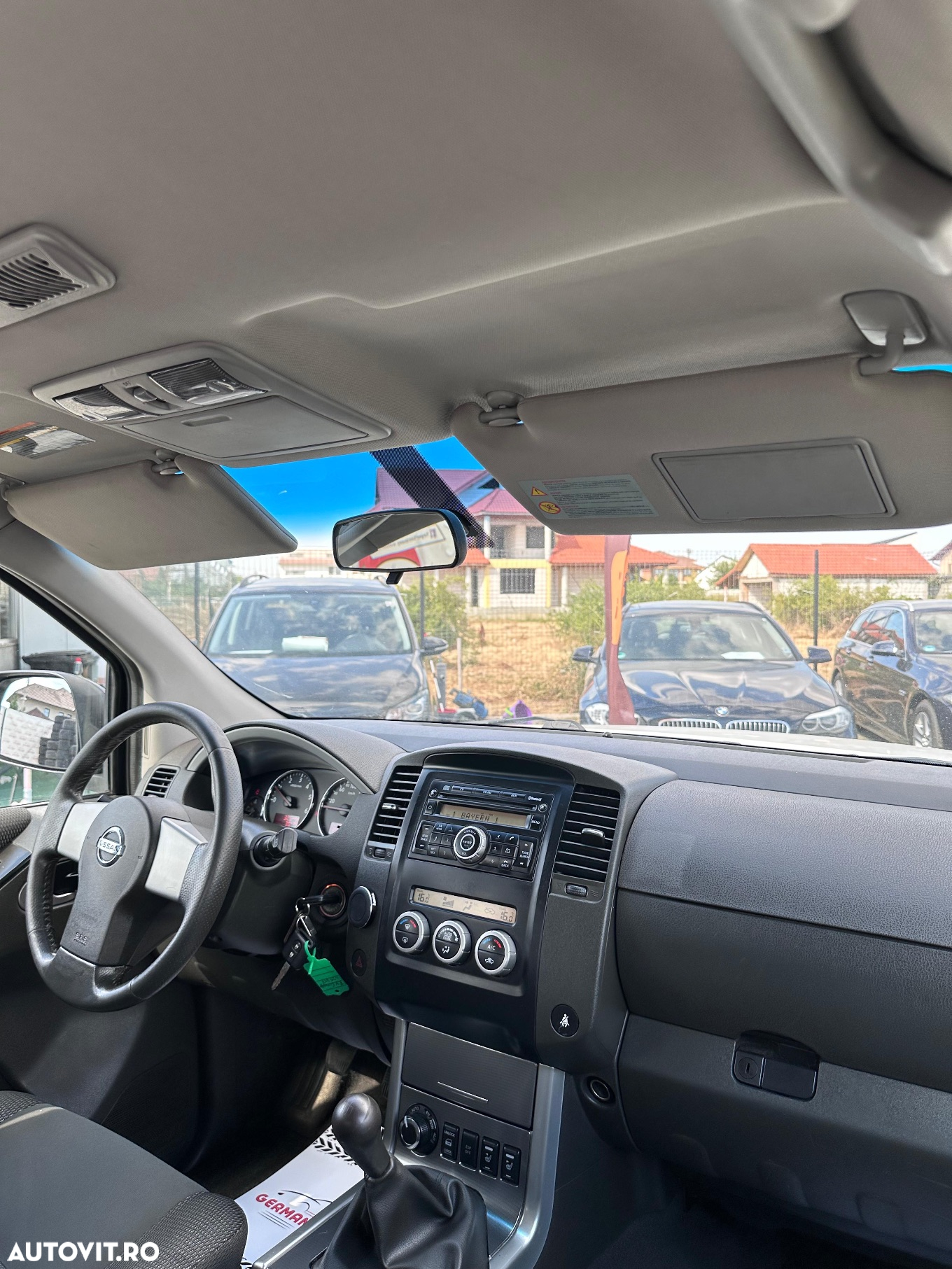Nissan Pathfinder - 12