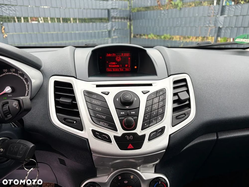 Ford Fiesta 1.25 Titanium X - 37