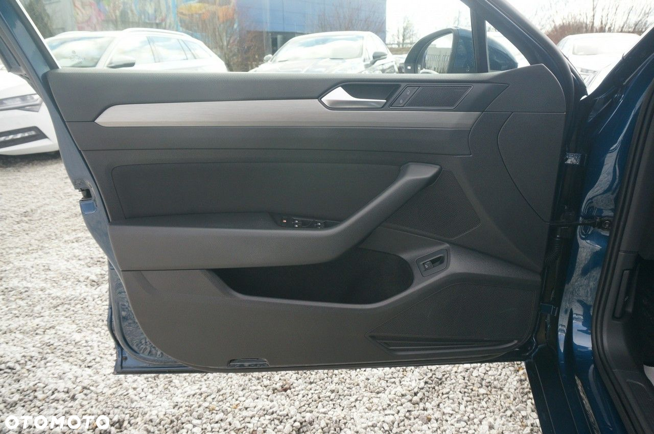 Volkswagen Passat 2.0 TDI EVO Essence - 19