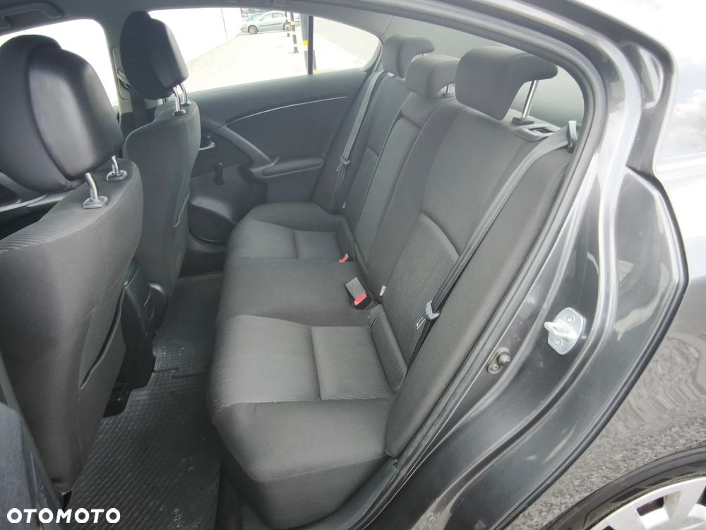 Toyota Avensis 1.6 Luna - 8