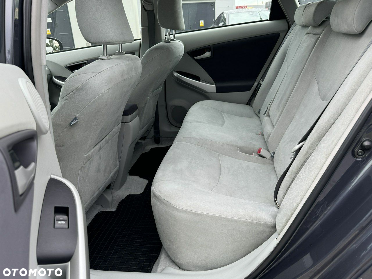 Toyota Prius 1.8 HSD Premium - 31